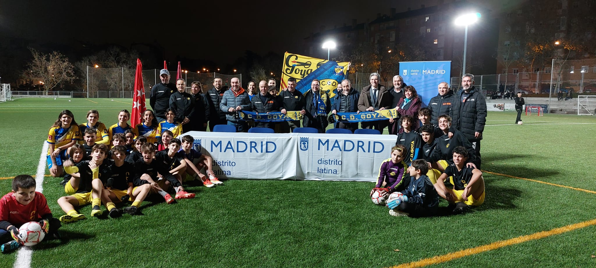 Serrano en la firma del convenio de colaboraci&oacute;n con el CD Goya